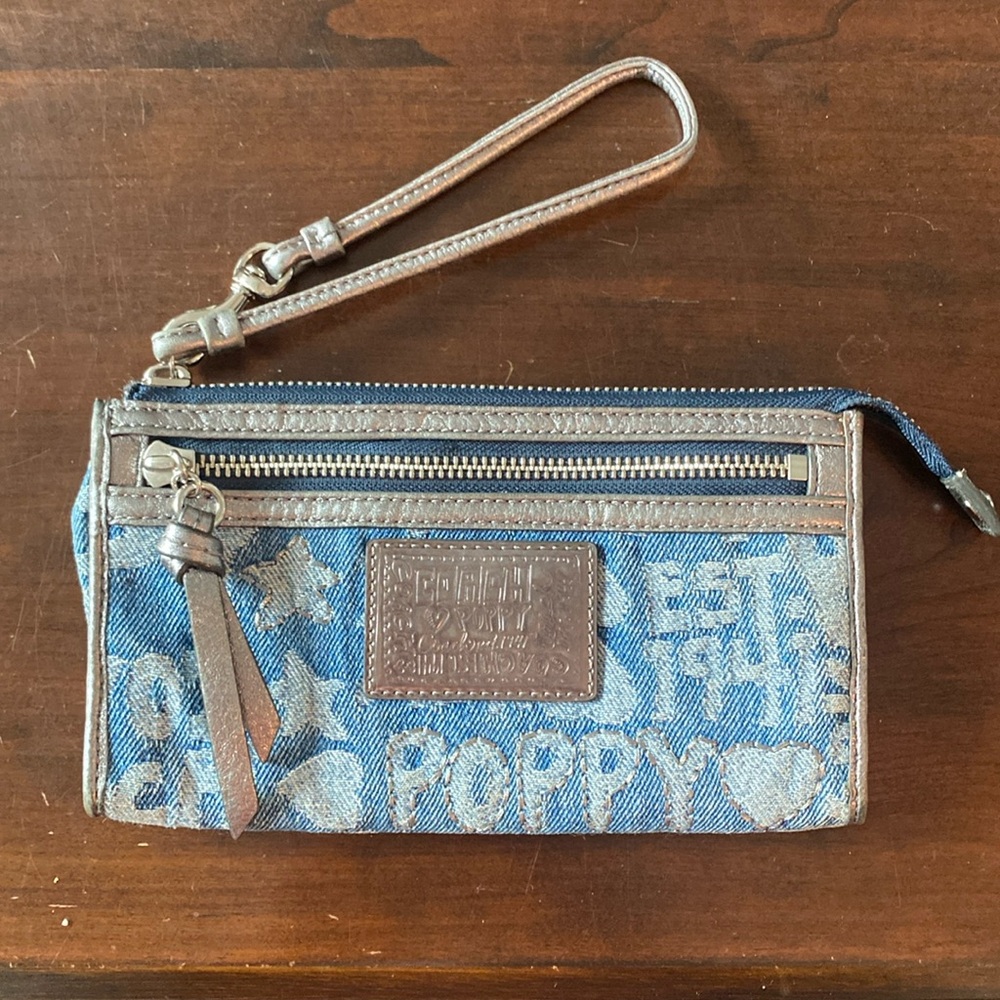 💖Coach Poppy // denim New York clutch wristlet